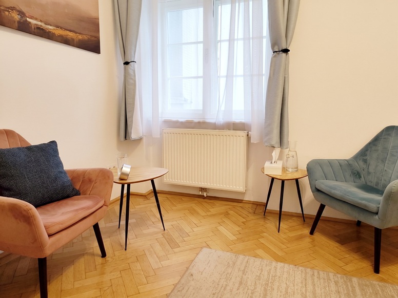 Stimmungsbegleitendes Bild zur Seite Über Mich, Therapieraum Psychotherapiepraxis Raphael Höfinger